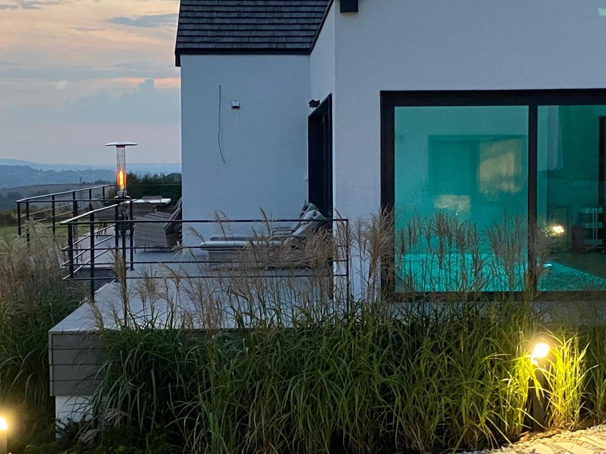 Villa Relax With Swimming Pool And Mountain View Bukow Eksteriør billede
