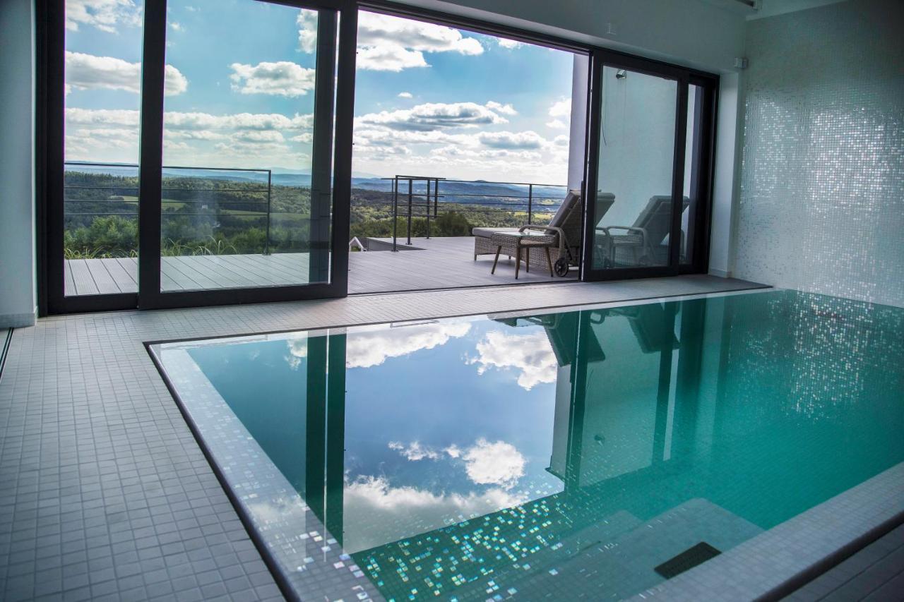 Villa Relax With Swimming Pool And Mountain View Bukow Eksteriør billede